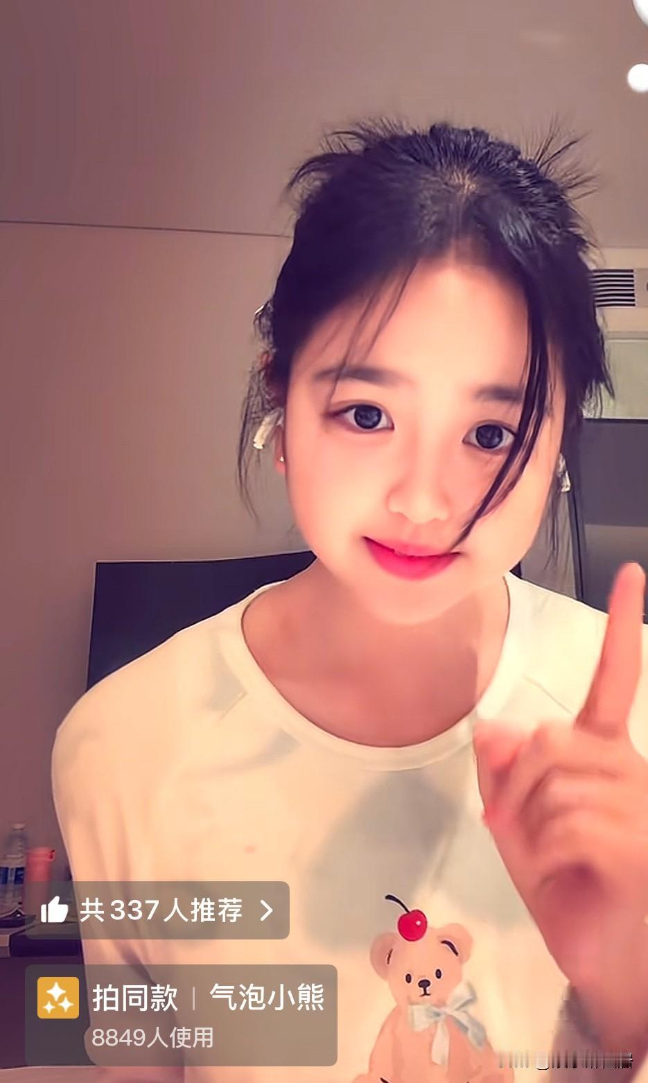 真是不敢相信这竟是包贝尔的女儿饺子长得越来越漂亮了可见妈妈基因的强大小时