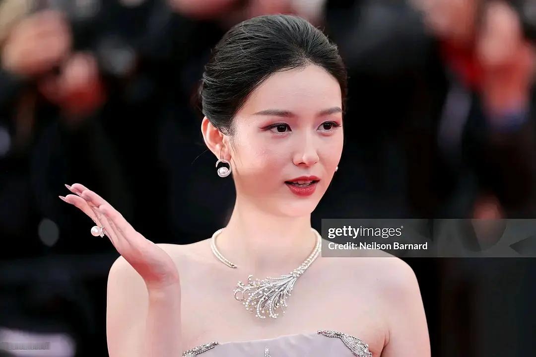 好像张婧仪的面部折叠度更好