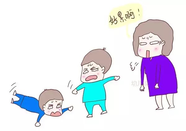 二胎孩子爱吵架抢玩具, 父母该不该干涉? 看年龄