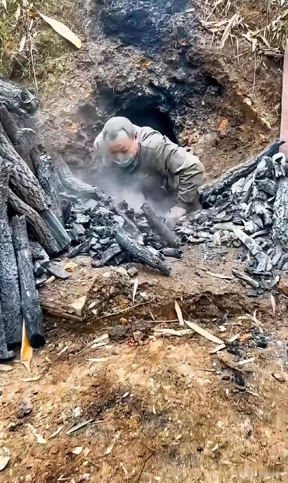 你们直接开大直接把主办方干到怀疑人生！广西选手在荒野烧炭过冬，别人都是来比赛