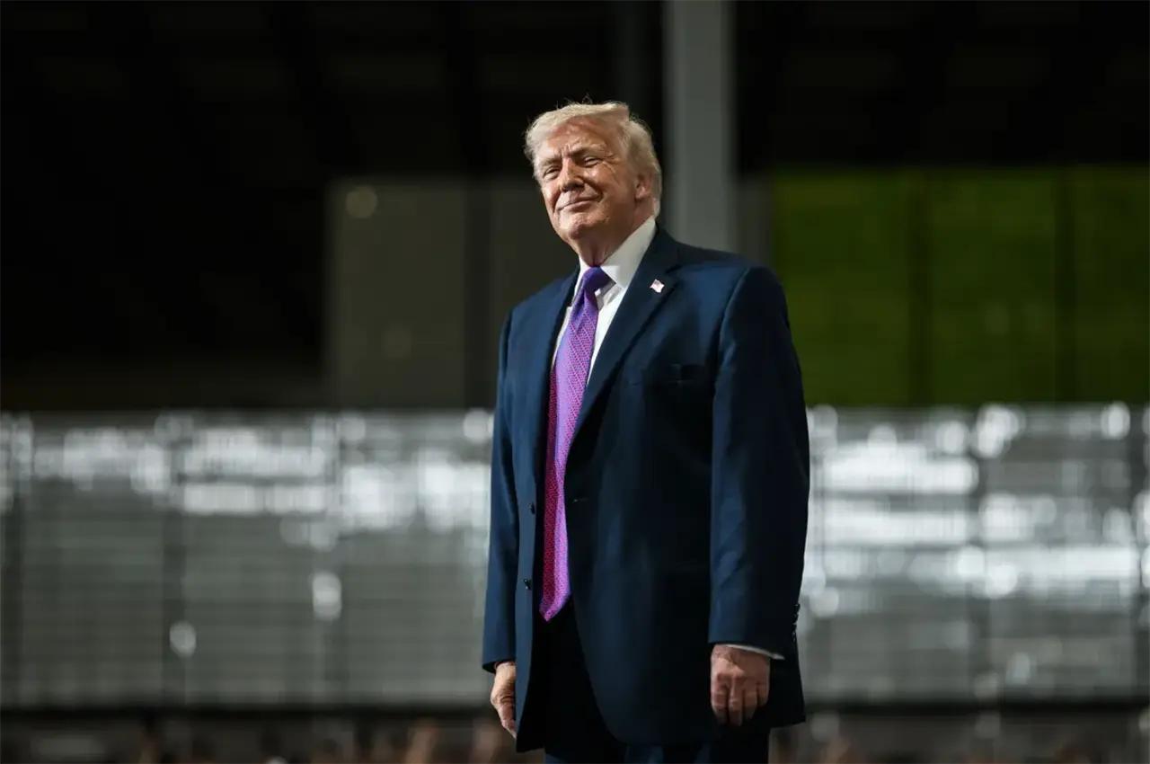 特朗普宣布：今天将对伊朗领导层发动“毁灭性”打击3月13日，特朗普发布动态称：