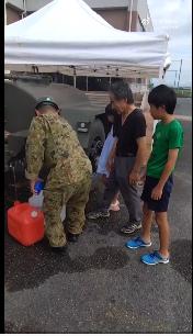 这不是小日子陆自的救灾……我感觉我家牛撒泡尿都比他给的水多。而且，只有水，吃的