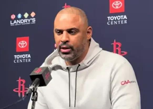 乌度卡又开始赛后甩锅了，说什么“球队的后卫们，尤其是阿门必须设置更高质量的掩护，