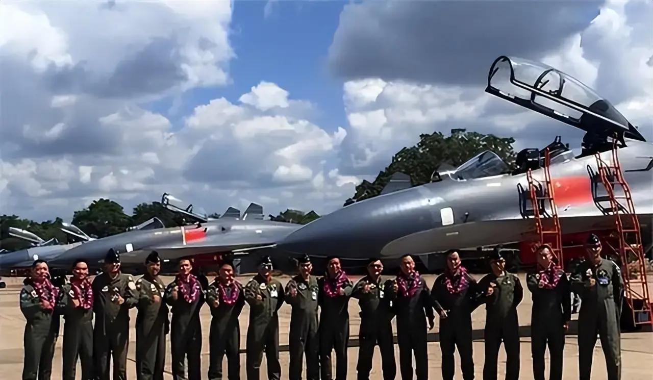 中泰空军这十年联训，其实是从一场“4比0”开始的。2015年，中方歼-11