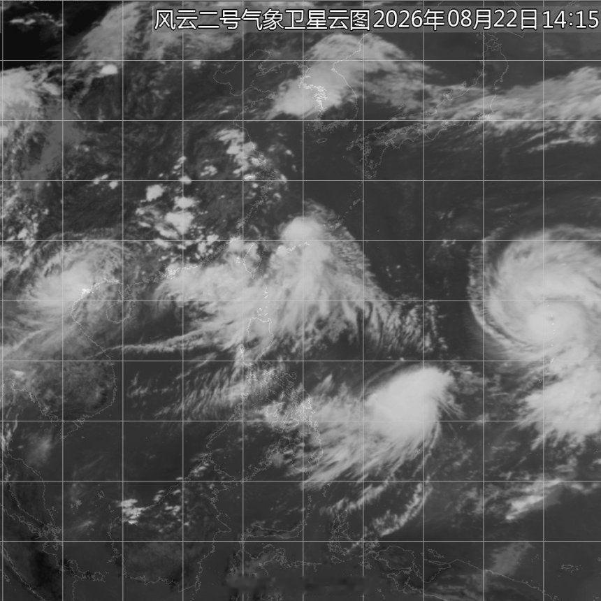 #台风简拉维##台风#目前东海、南海、西太平洋各有一个台风，三台共舞的局面倒是也算不上什么十年一遇，