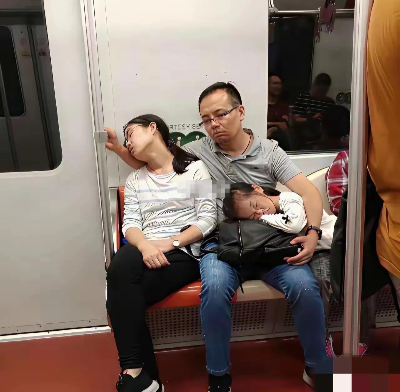 今天看到这张照片，让我感动了。你想找一个好丈夫吗？这张照片的男人绝对是一个好丈夫