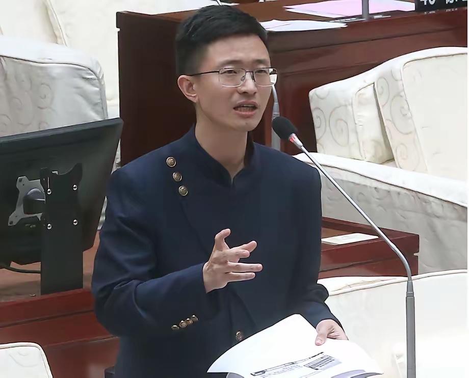 “历史哥”侯汉廷爆出猛料，今天5月4日有个大消息。台北市议员侯汉廷直接说了，