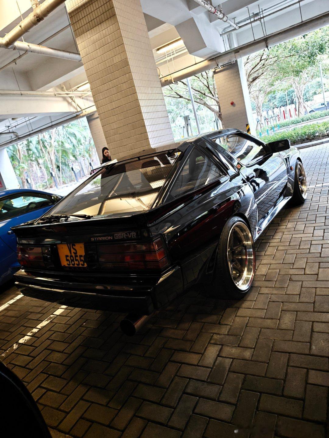 今早見到的三菱史泰龍！我差點以為是舊Supra