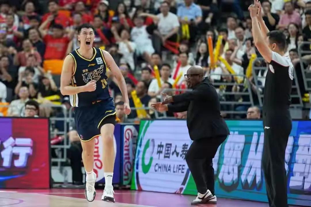 重磅操作！广东锁定两名外援，小球战术正式敲定终于出手了！广东男篮官方选择对