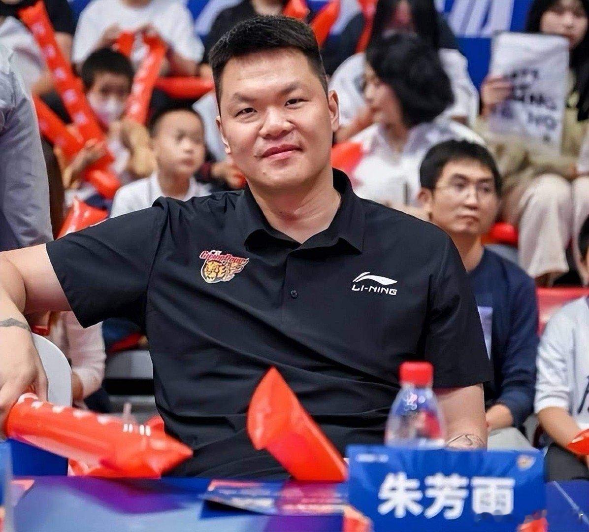 朱芳雨开会怒批！广东男篮不仅在主场40分输给上海男篮，而且一度落后对手多达51分