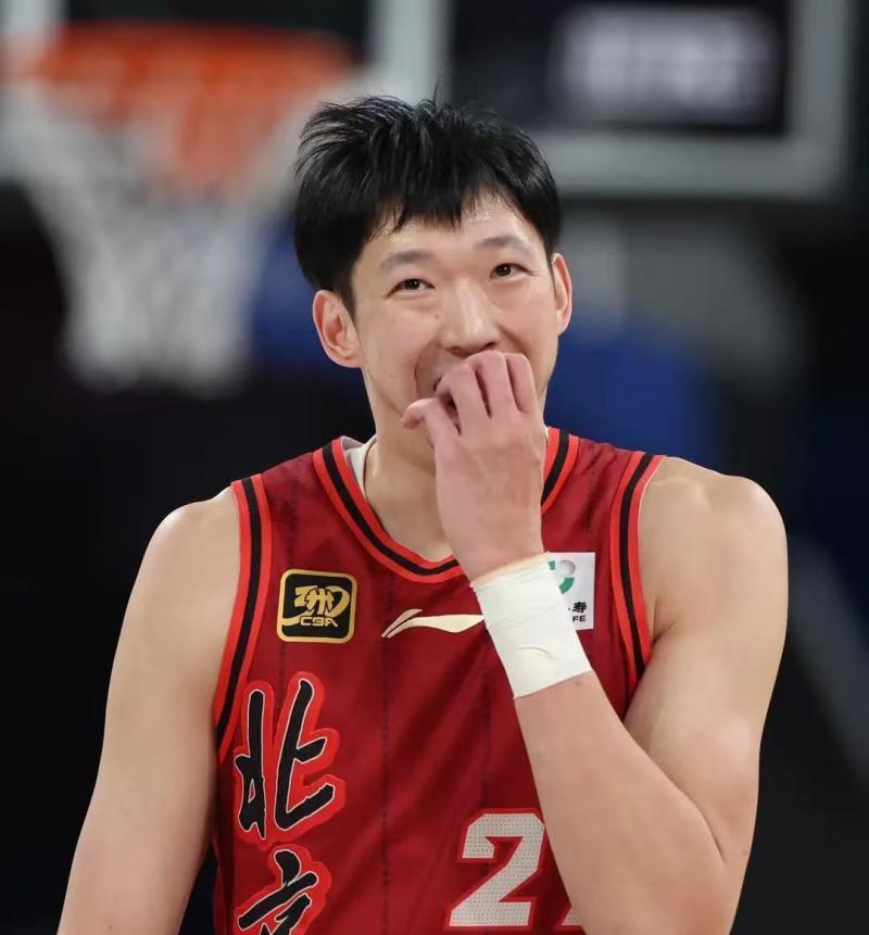 周琦把广厦防懵了，最后一节只得到9分，王博似乎也没招了！有周琦和没有周琦，北京