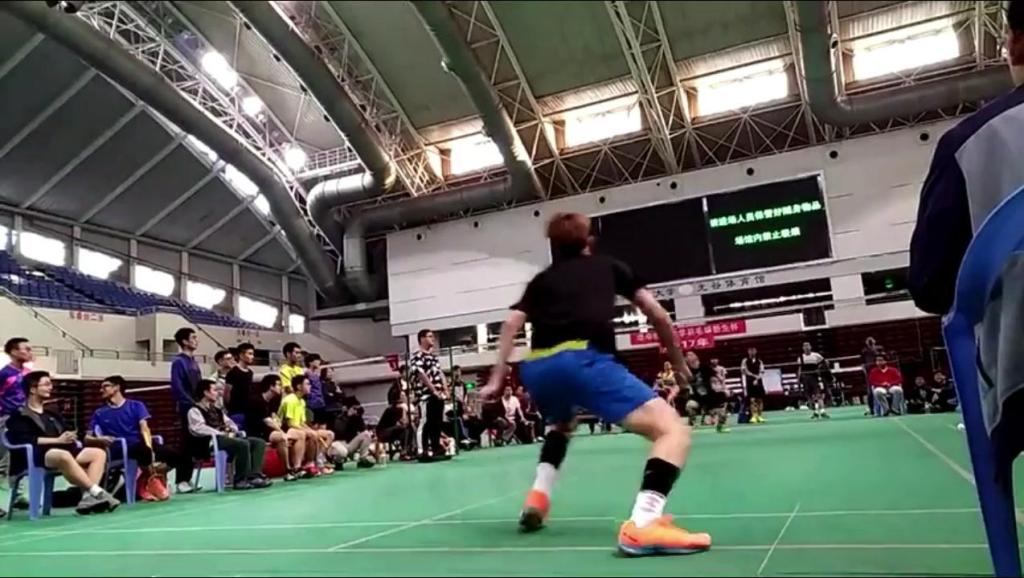 李在福羽毛球《追球》(4-3)双打反手发网小球