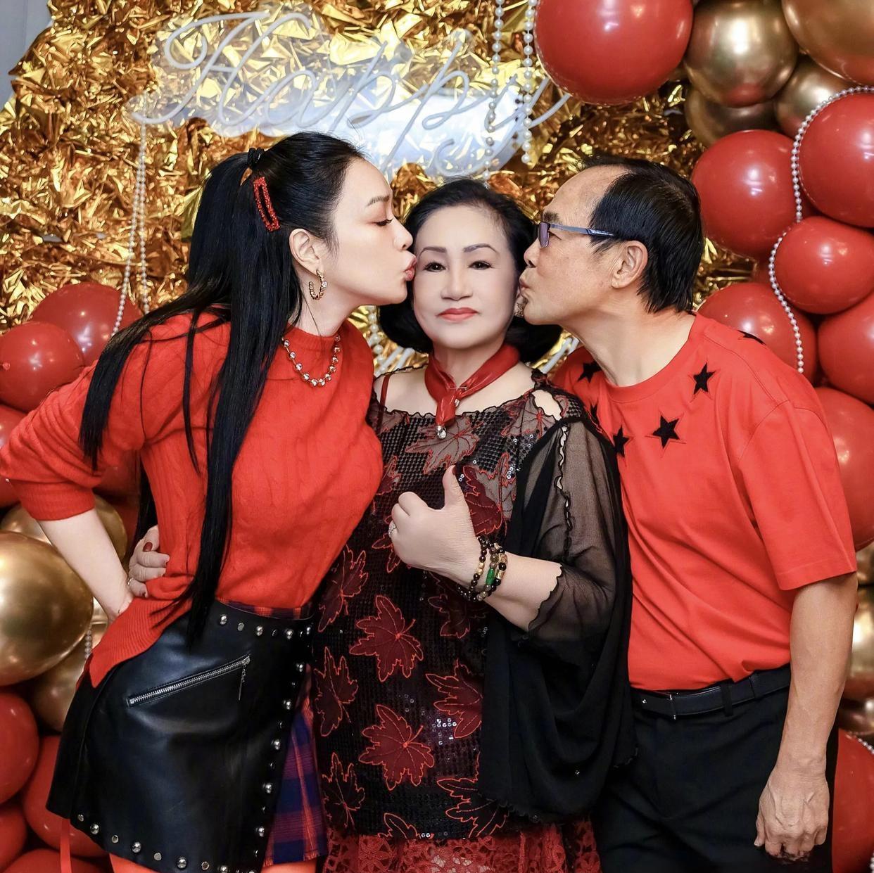 张伦硕给越南岳母过78岁大寿，全程一个细节，直接打脸那些说闲话的人。现场一片喜