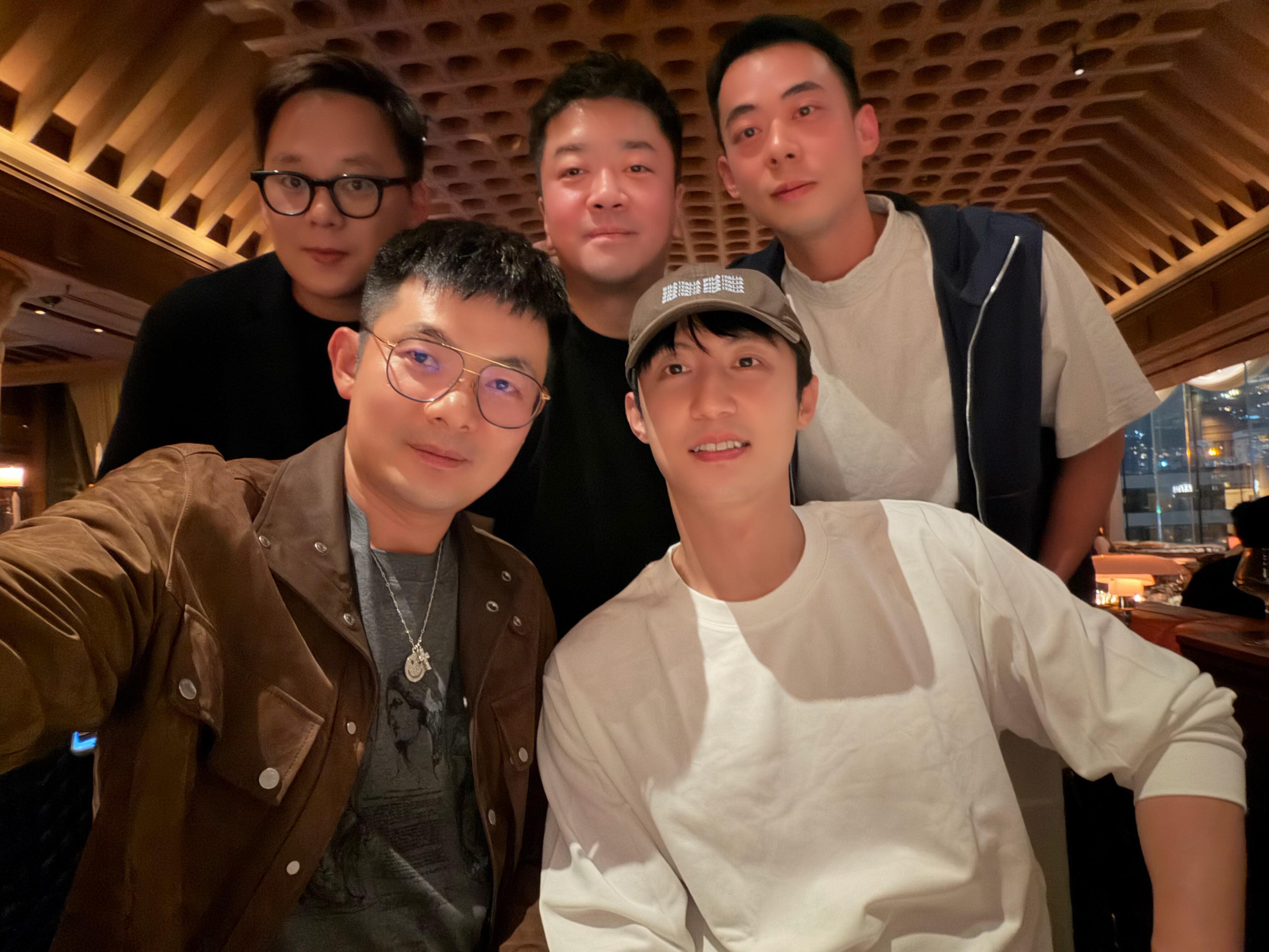 黄景瑜︱合影系列20260326聚餐合影又添3张📕：604403323（就是三