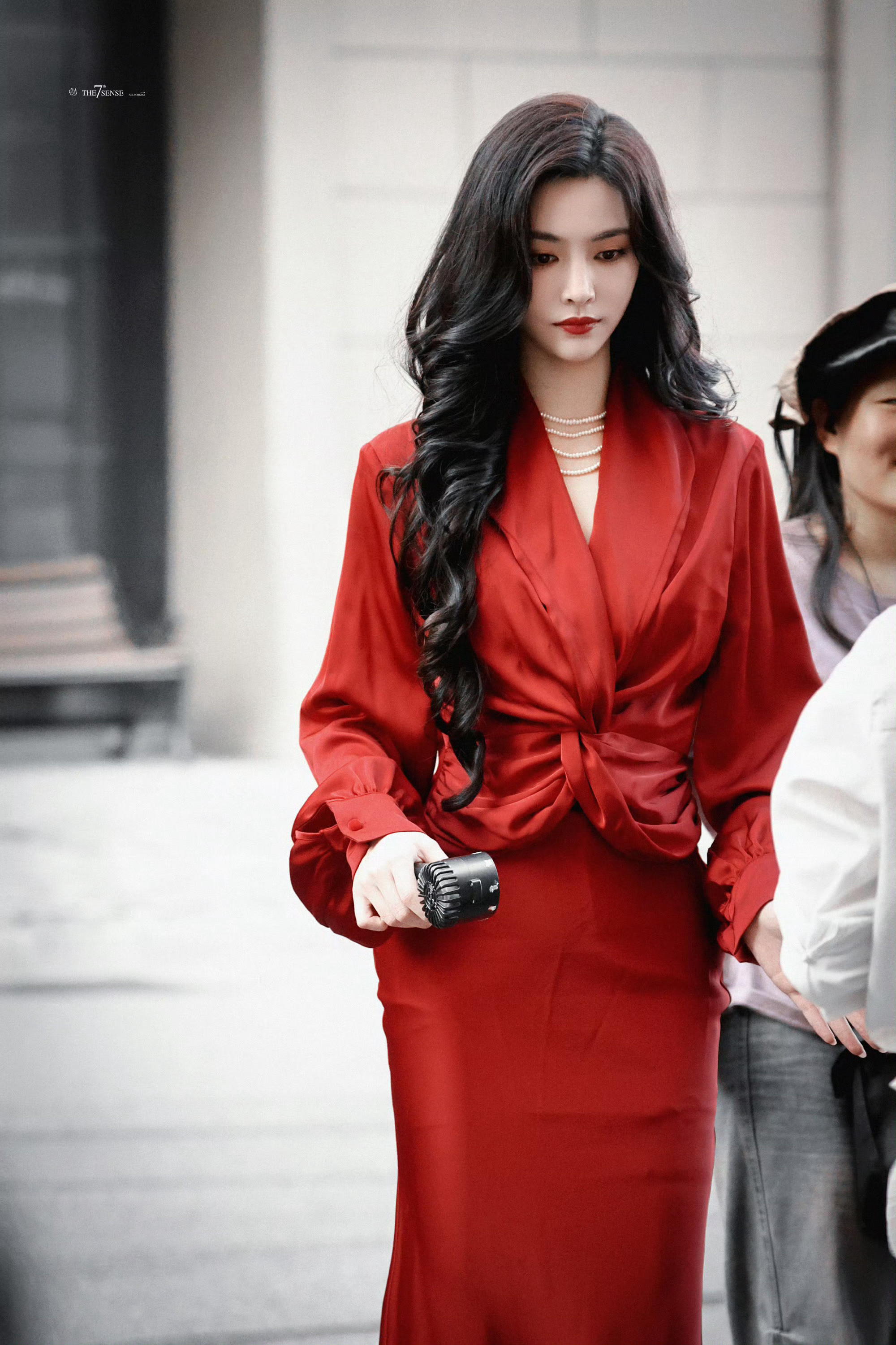 许佳琪红裙妈咪