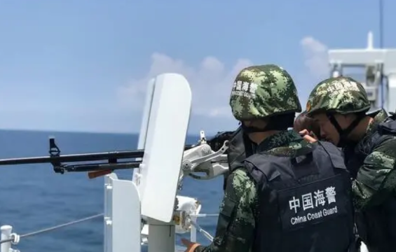 前几日，中国海警在铁线礁插国旗、巡查，宣誓主权，一系列操作光明磊落、理直气壮。可