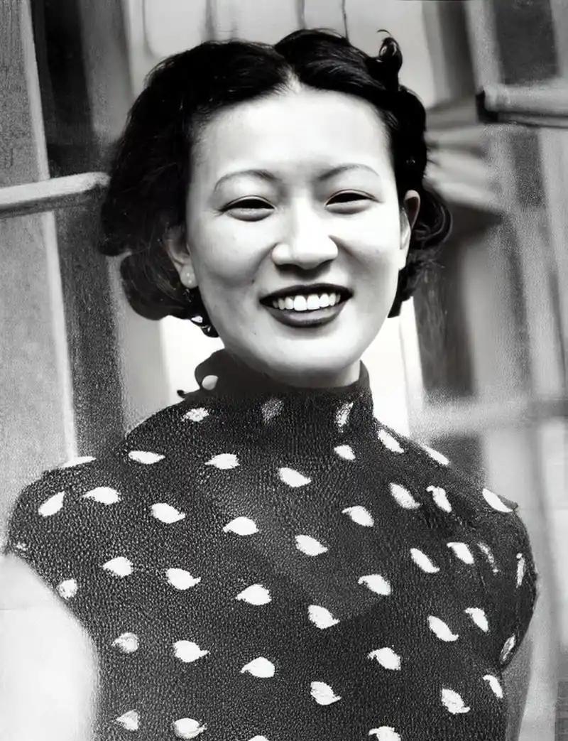 最后的格格金默玉被姐姐金碧辉也就是川岛芳子连累，入狱15年，人生轨迹彻底改变，为
