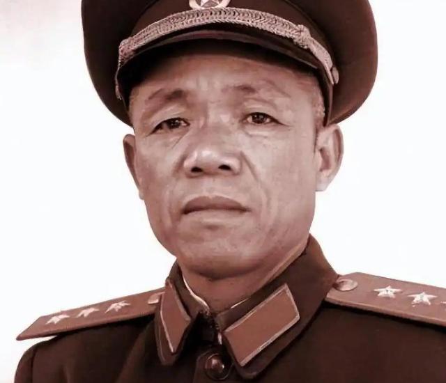 1951年，38岁副司令韩先楚与彭总因一地吵翻，战后他负气出走，8年后彭总落难，