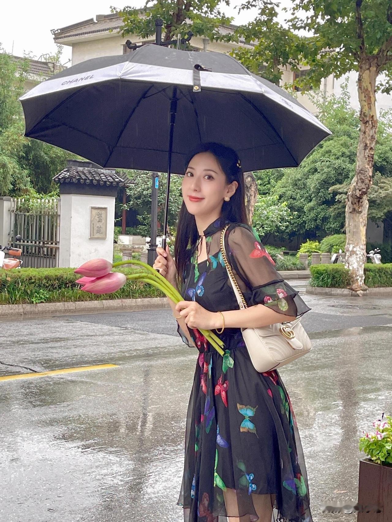 我在苏州平江路，我很想你行在江南烟雨里淋了一身的诗意