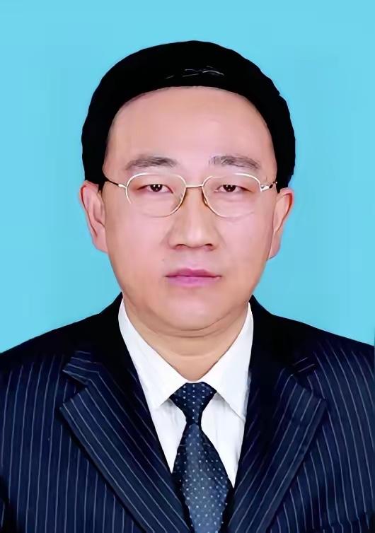 惊闻张安疆同志不幸离世，我们悲痛万分。​才五十多岁。很多人第一次认真看这个名字