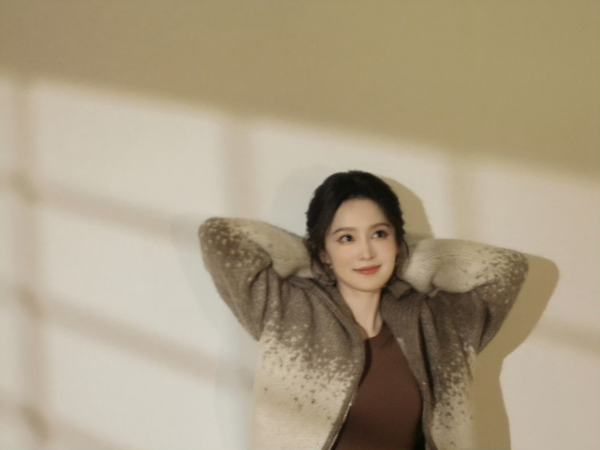 不得不说妆发真的好看！！但是还得是李沁姐的脸权威～