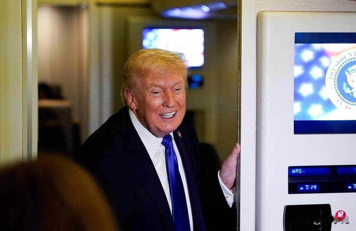 联合早报今天报道：“美国总统特朗普表示，他正与中方讨论对台军售问题，并暗示将很快