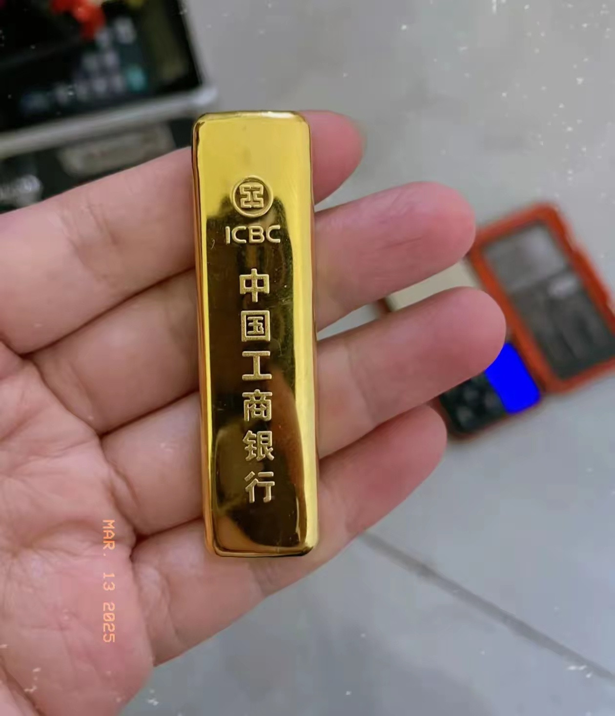 银行真是令人哭笑不得……去某银行想把几年前买的100克金条变现，结果被告知因为拆