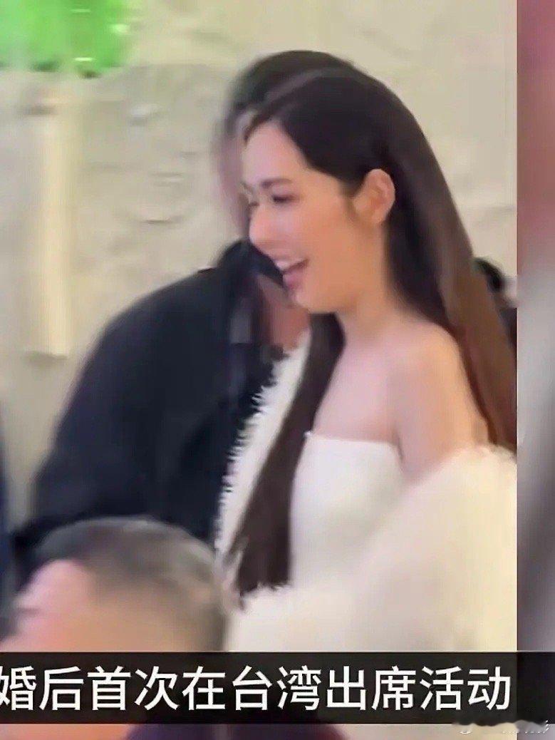 郭碧婷，首次回应向太有没给钱的问题。12月10日，郭碧婷在台北出席活动，这也是她