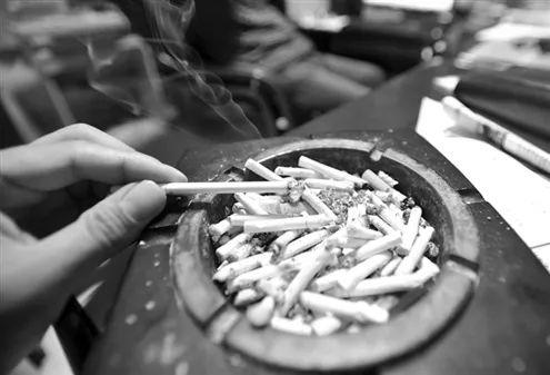 这3个时间段, 是抽烟的“大忌”, 烟瘾再大也要控制, 尽量避免!