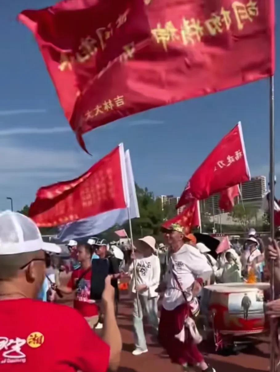 把自己辛苦多年培养的女徒弟弄出来祭旗，达到某种目的，我们普通人想都不敢想，竟然能