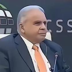 新加坡印度裔学者马凯硕的这段发言，最近在全网炸了。他说，亚洲国家在西方围堵中国时