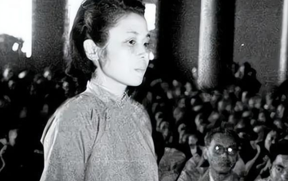 1940年，军统女特务冒死救下一名地下党，11年后，女特务被我党抓获，女特务提出