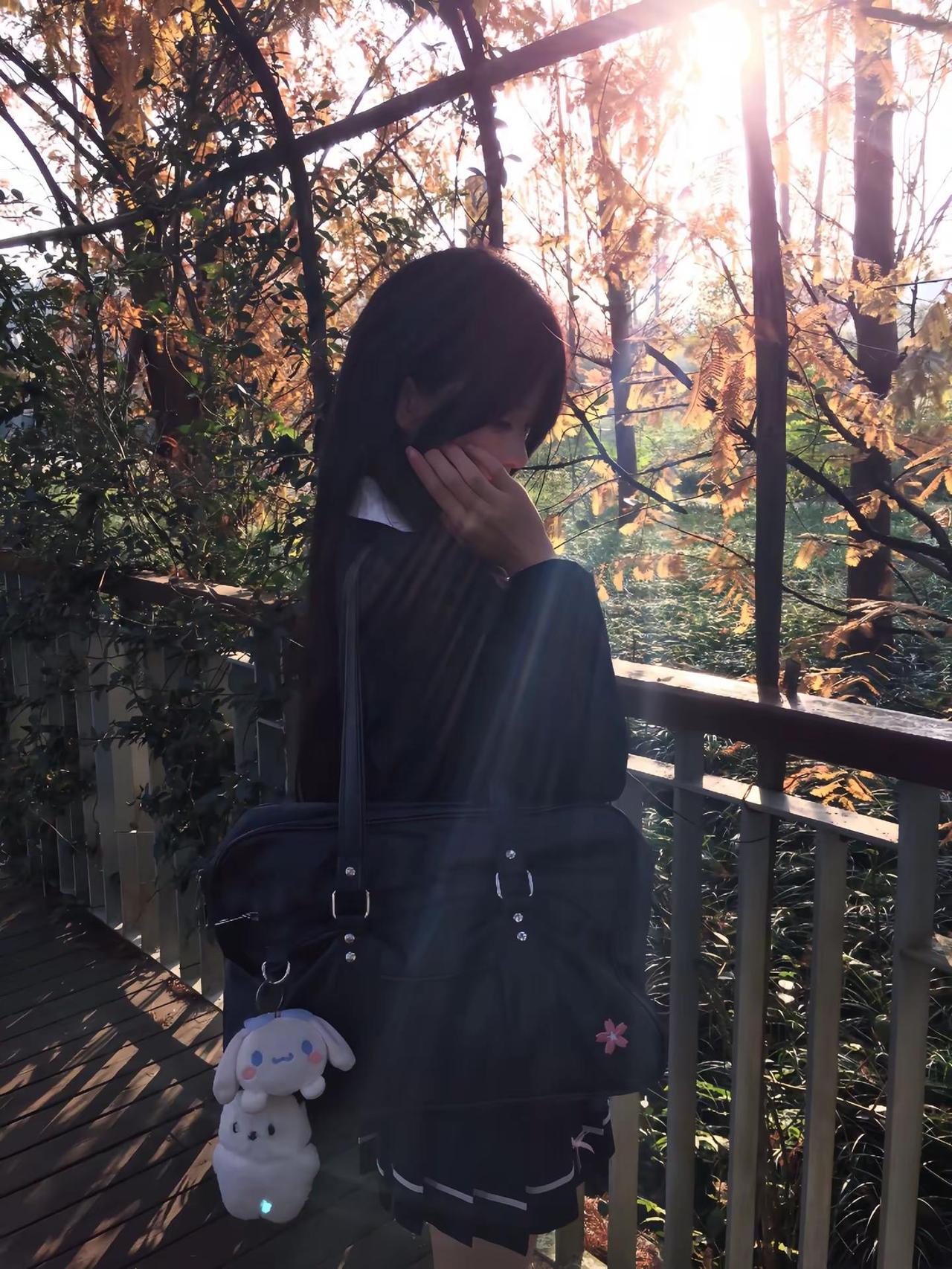 或许第一颗纽扣就系错了。jk