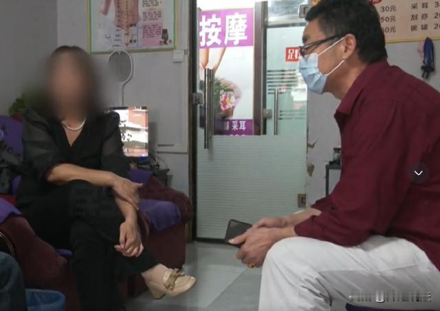 河南洛阳，男子进去一家足疗店想着做个按摩，在店内又让老板娘给他拔了罐，没想到超时