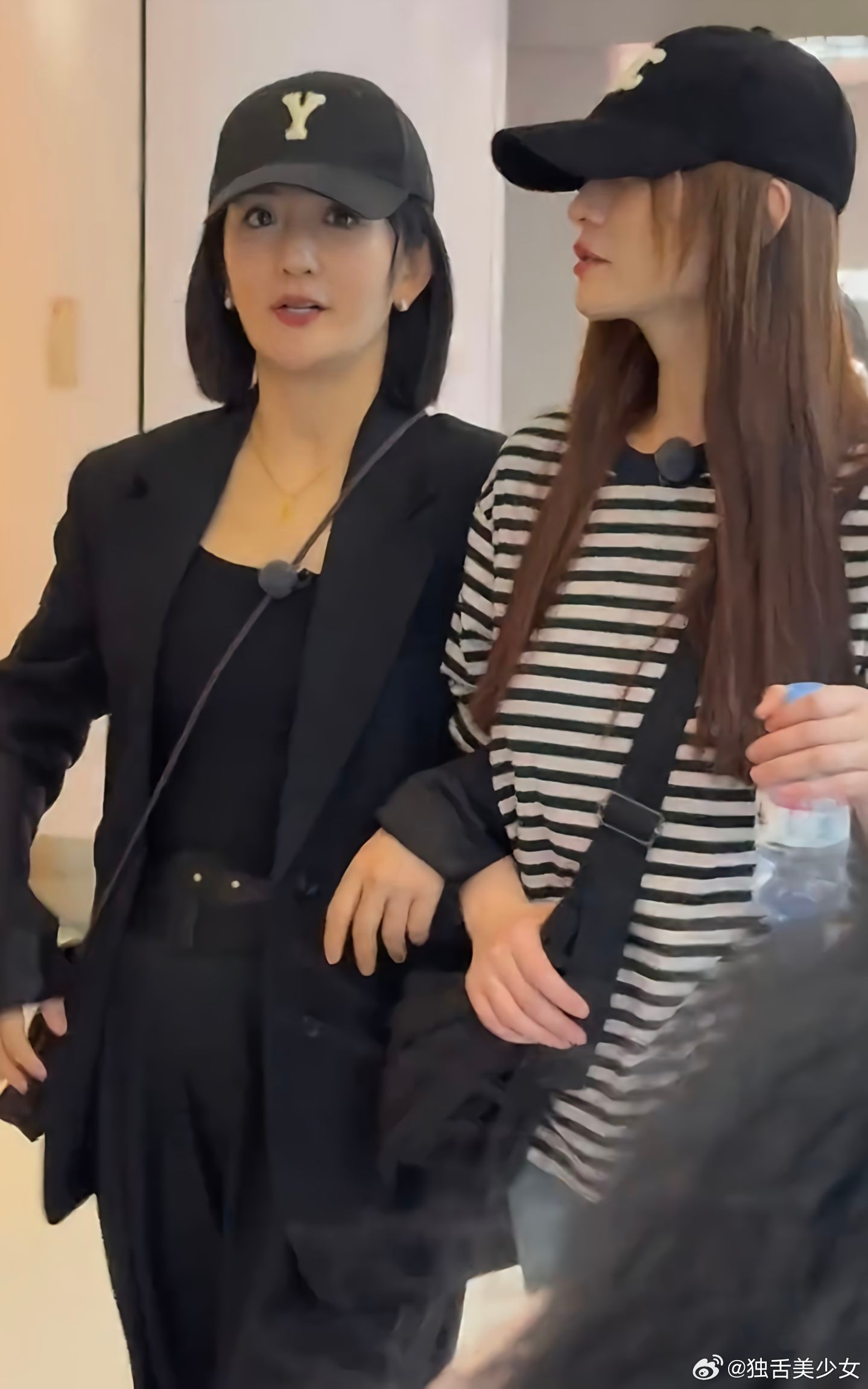 谢娜没想到李小冉真来乘风了谢娜爆料没想到李小冉会来参赛，笑称她宅又爱打游戏。李