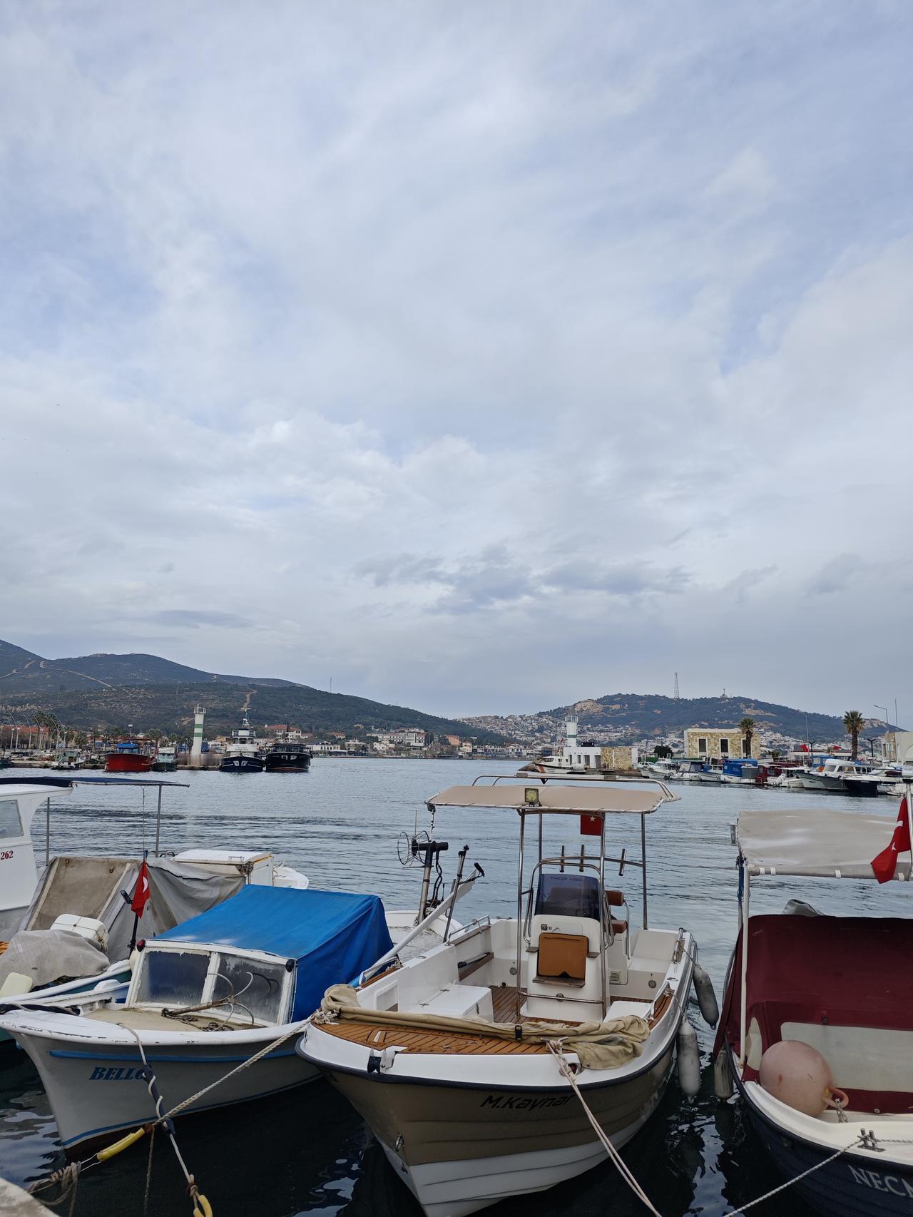 土耳其第六天今天是来土耳其的第六天。昨天听导游说，爱琴海边温度高，不用穿厚衣