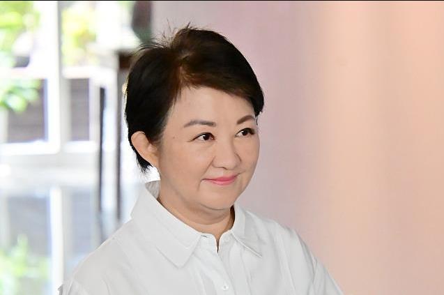 台湾有人责问卢秀燕了，去年朱立伦下台你在干嘛？国民党最困难的时候，郑丽文毫不