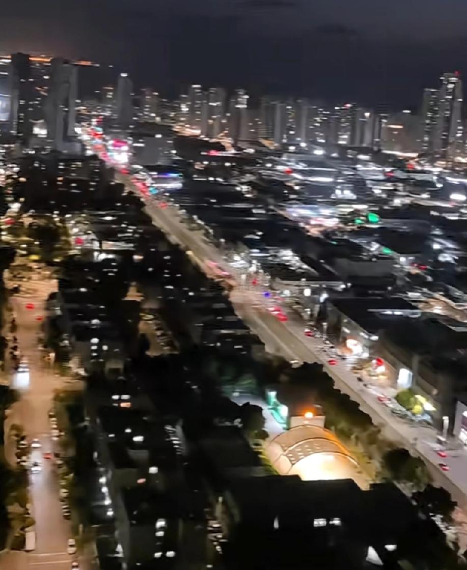 以色列的天空仍然是那么明朗，并不像网络报道的那样！