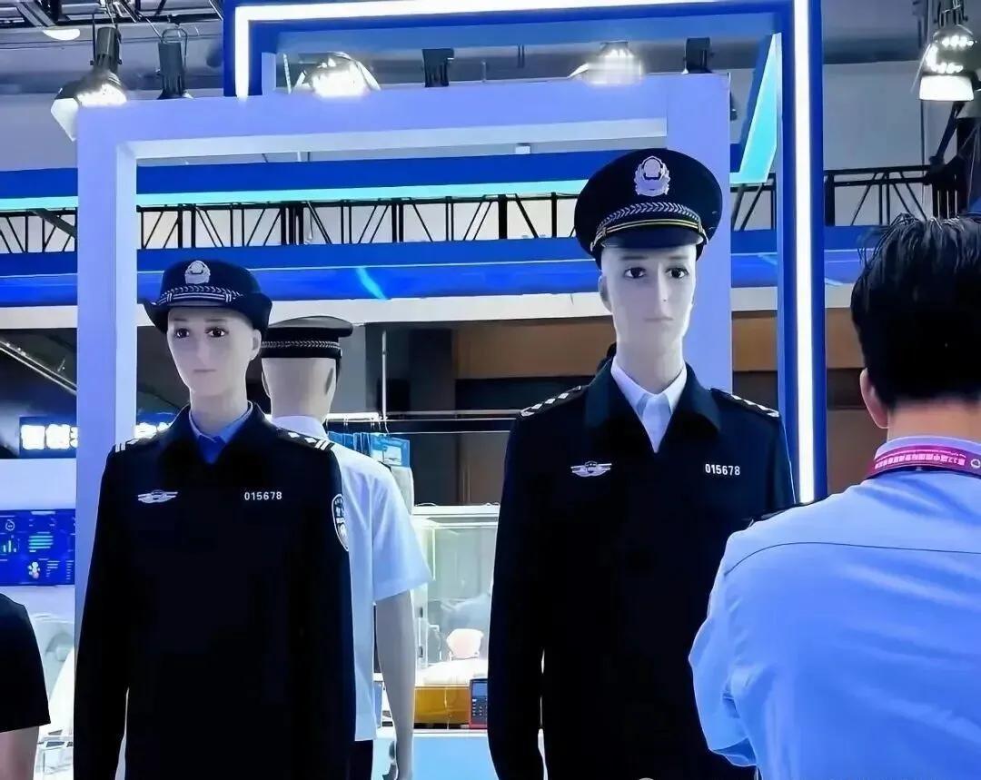 2025式警服正式列装！一起看看新式警服长什么样！2025式警服在99式警服