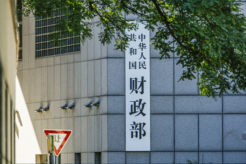 B站上有一个很火的主张，国家应该把国企利润拿出来，给全体人民发钱。不增加税收、