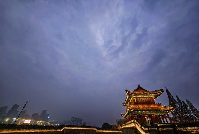 这两年，很多人都感慨中国变强了，但说到金融实力，还觉得有点短板。问题在哪？有观点