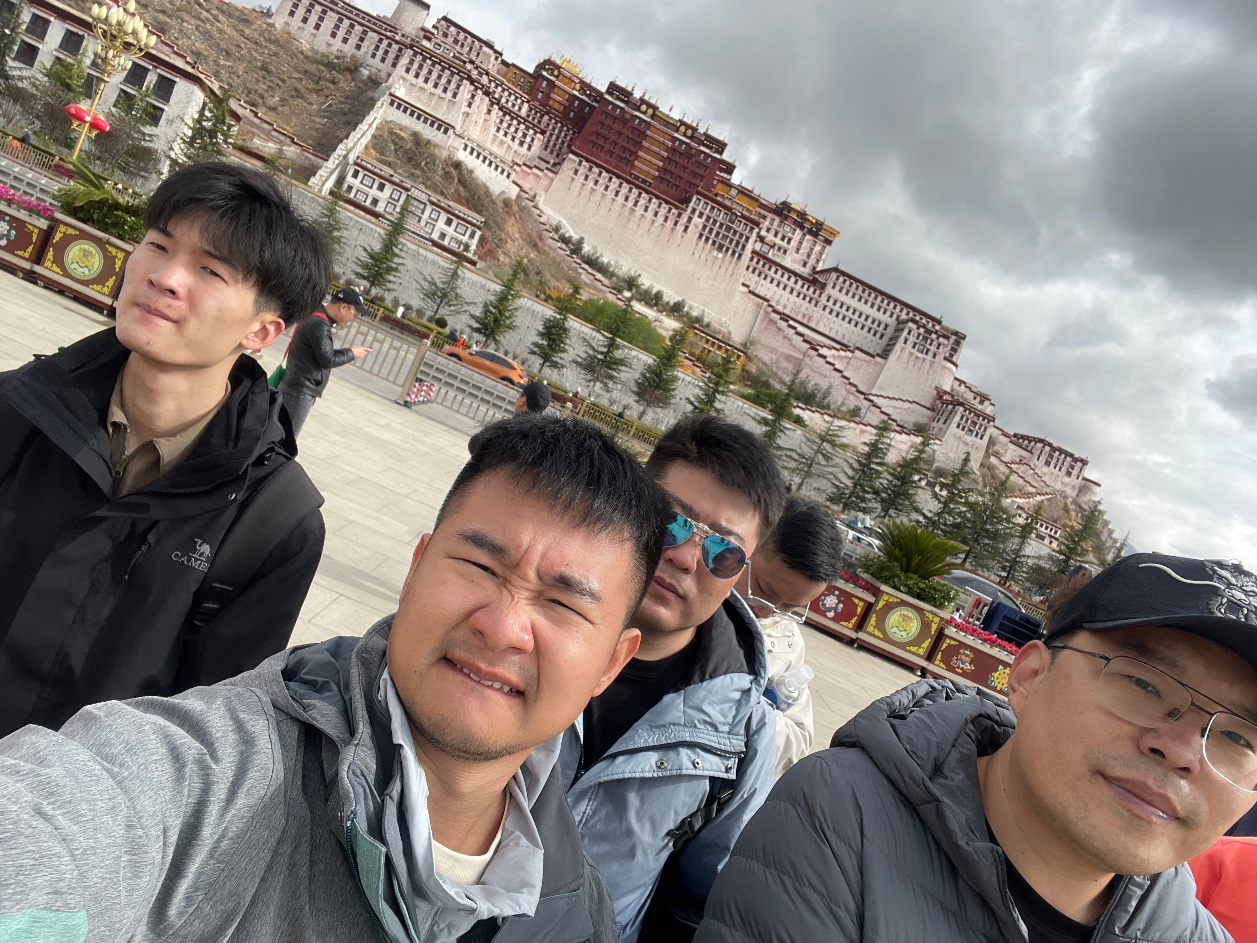 其实国产车企专注玩越野的除了长城还有奇瑞的瑞虎一族！前面瑞虎8L就以原厂2.0T