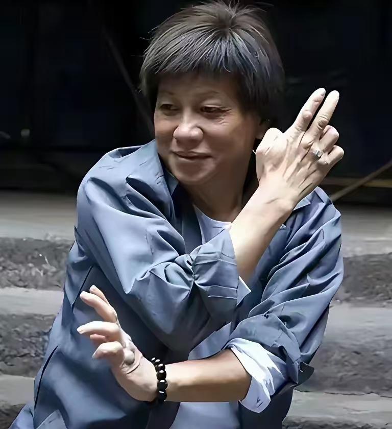 梁小龙明知自己血脂偏高，为啥还吃油腻火锅，能活到七十多岁，能吃能喝，突发心梗不受