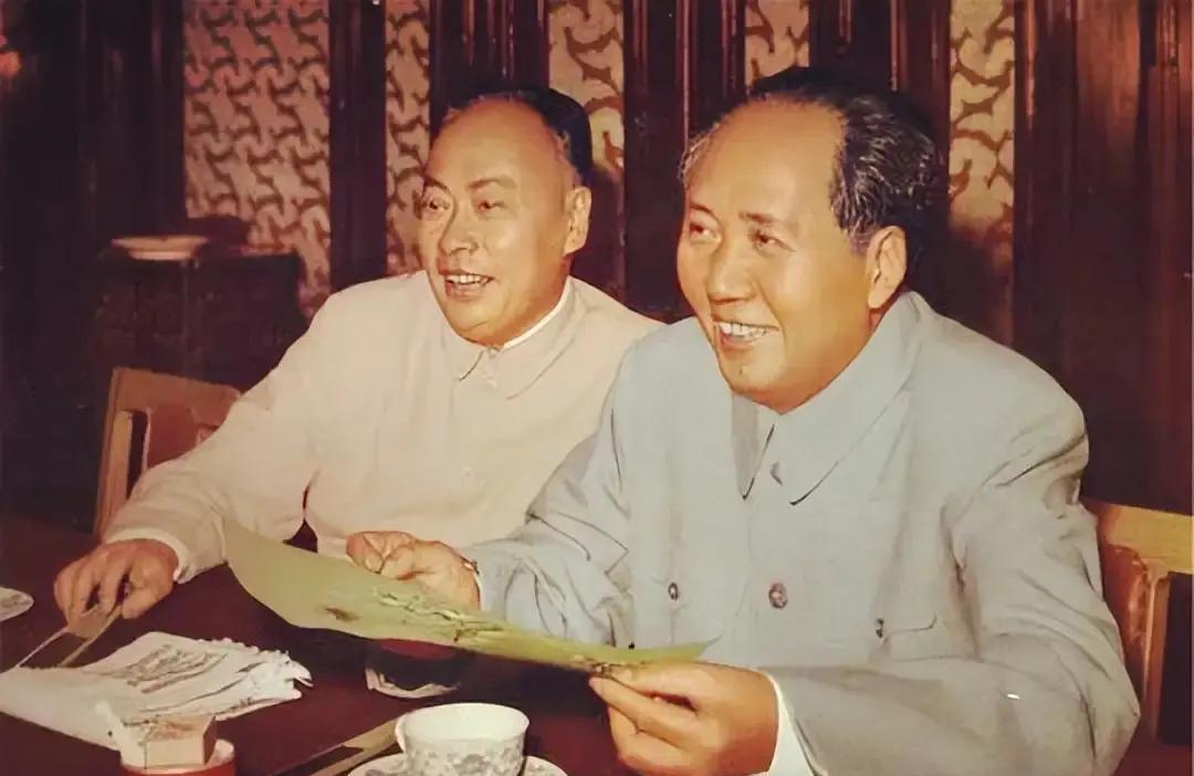 1943年陈毅来到延安，见到快10年未见的毛主席，态度过于恭敬，被毛主席怒批，可