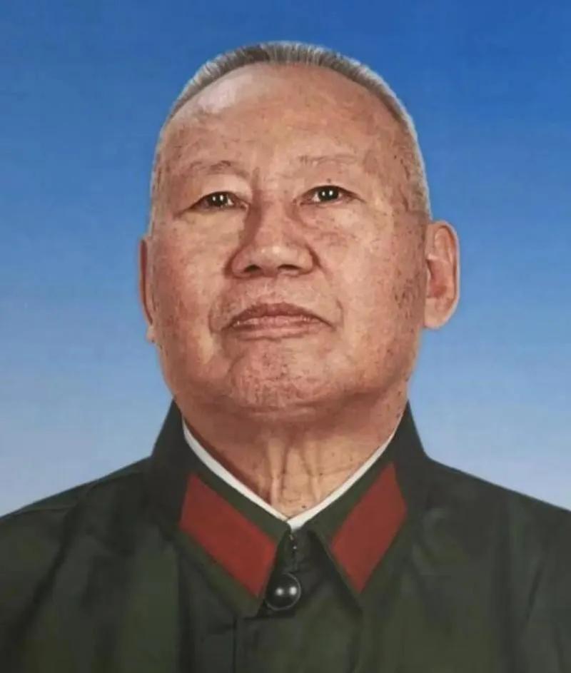 1978年，原空军副司令张积慧被撤职。被关了两年后，转业的他，到成都420厂当副