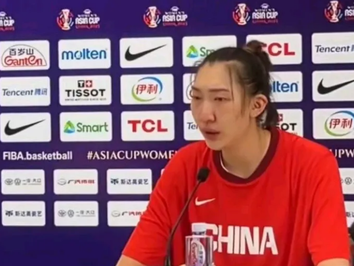狠狠的打脸！女篮惨败日本，宫鲁鸣放弃李梦就是个错误的决定！韩旭哭着对媒体说，