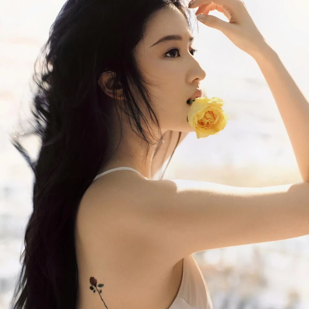 果然还是女人更懂女人！我问闺蜜：“刘亦菲这么不给白玉兰面子，是不是太输不起了