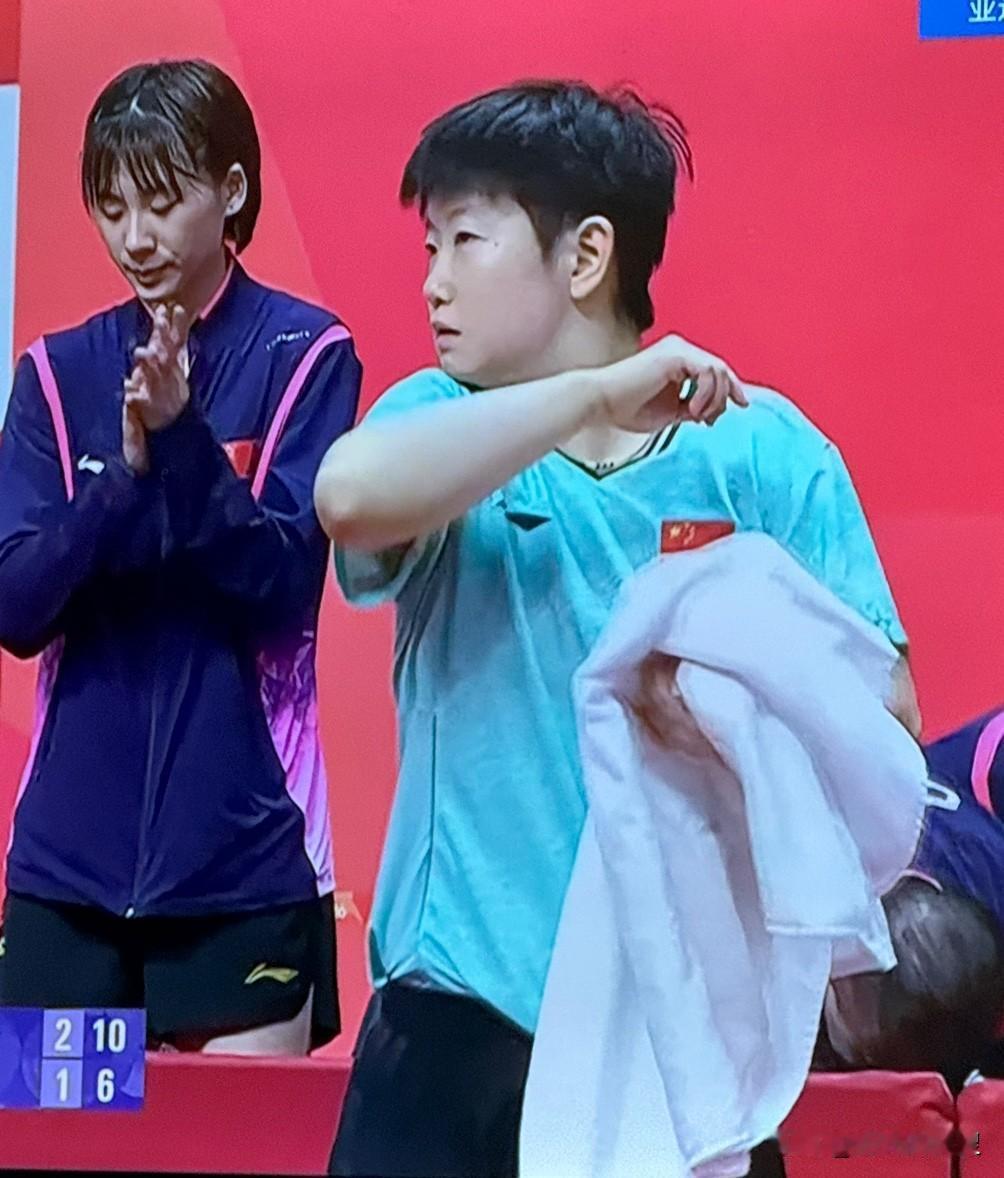 孙颖莎是中国队的定海神针吗？答案绝对是。孙颖莎毫无疑问是国乒女队核心主力之一