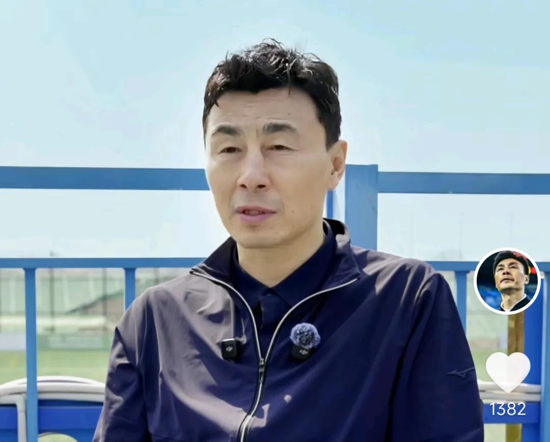 前国脚李玮锋透露，在参加完02年世界杯后，他曾有一段时间陷入了自我怀疑的状态。