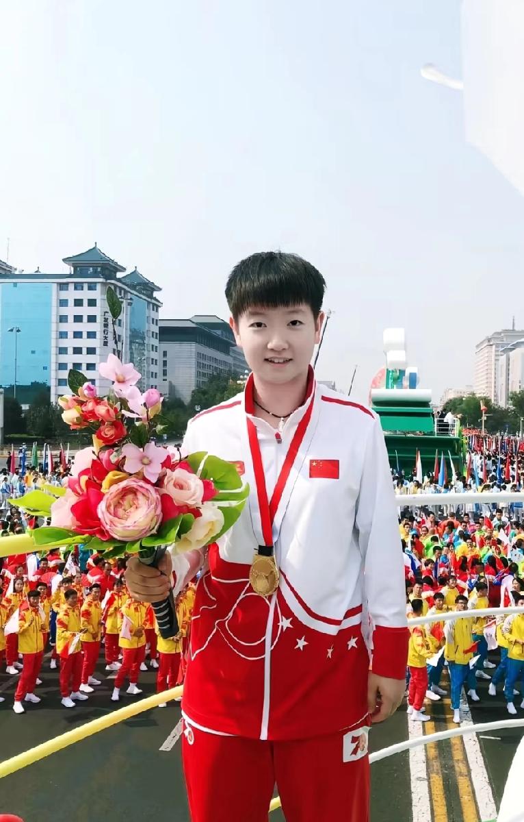 国庆将至，刷到祖国70周年时的这些照片，瞬间感慨万千～看孙颖莎那时才18岁，就登